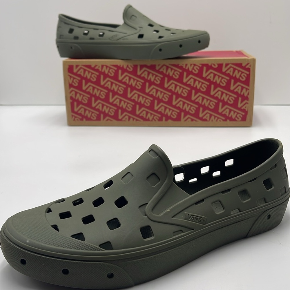 Vans Men’s Slip-On Trk
Grape Leaf
VN0A5HF850K
Sneakers - Picture 15 of 16